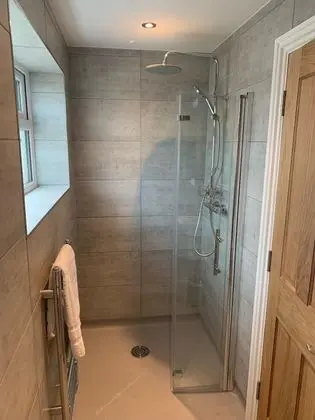 Deluxe Tek Büyük Yataklı Oda, Banyolu/Duşlu