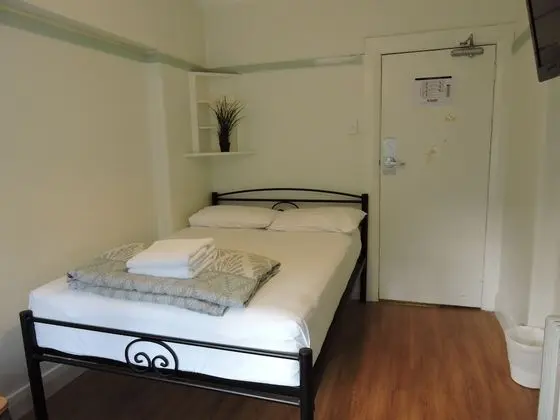 Tek Büyük Yataklı Oda, Ortak Banyo