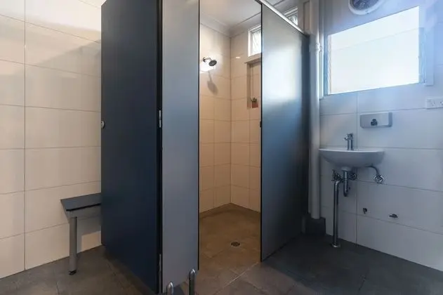 Tek Büyük Yataklı Oda, Ortak Banyo