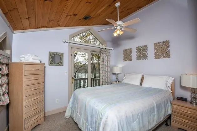 Ev, Birden Çok Yatak, Sıcak Su Havuzu