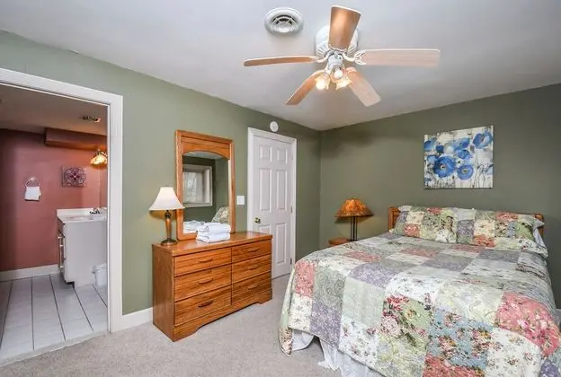 Ev, Birden Çok Yatak, Sıcak Su Havuzu