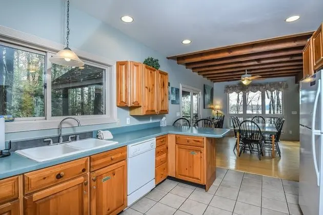 Ev, Birden Çok Yatak, Sıcak Su Havuzu