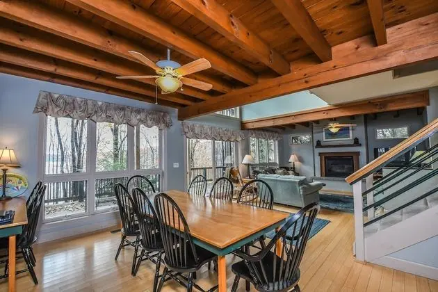 Ev, Birden Çok Yatak, Sıcak Su Havuzu