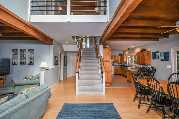 Ev, Birden Çok Yatak, Sıcak Su Havuzu