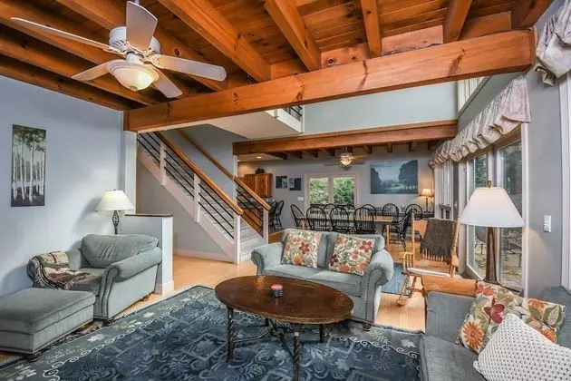 Ev, Birden Çok Yatak, Sıcak Su Havuzu