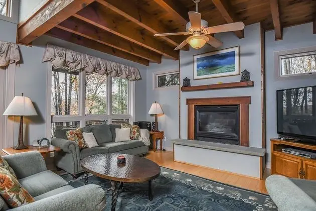 Ev, Birden Çok Yatak, Sıcak Su Havuzu