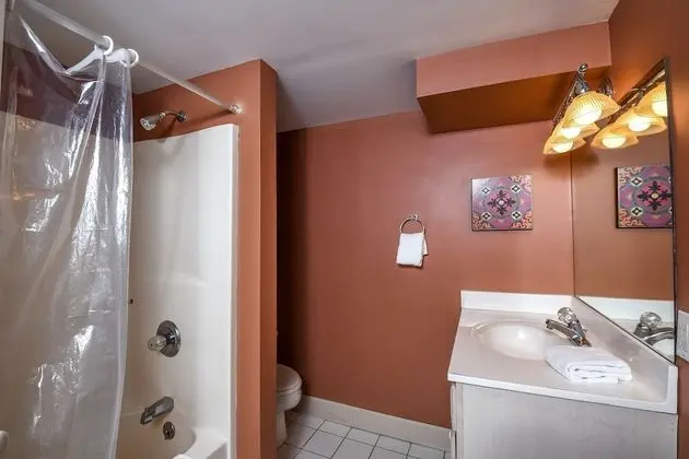 Ev, Birden Çok Yatak, Sıcak Su Havuzu