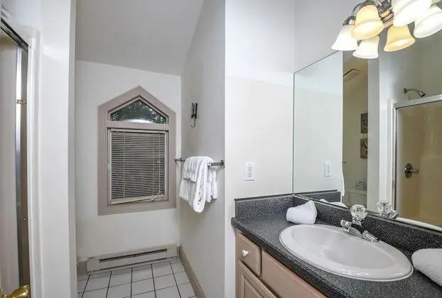 Ev, Birden Çok Yatak, Sıcak Su Havuzu