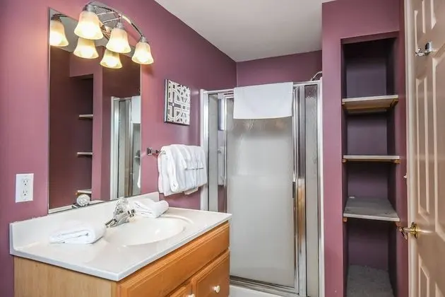 Ev, Birden Çok Yatak, Sıcak Su Havuzu