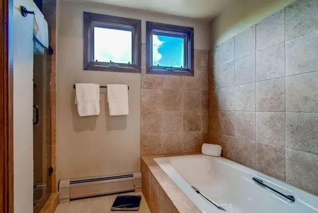 Üç Kişilik Oda, 3 Yatak Odası, Dağ Manzaralı (Highlands Slopeside)