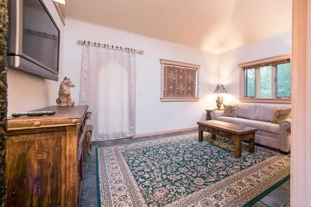 Ev, Özel Banyo, Göl Manzaralı (THE CASTLE COTTAGE)