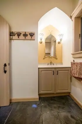 Ev, Özel Banyo, Göl Manzaralı (THE CASTLE COTTAGE)