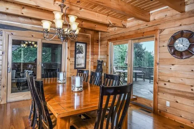 Ev, Birden Çok Yatak, Sıcak Su Havuzu