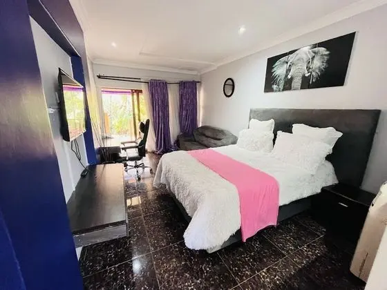 Deluxe Tek Büyük Yataklı Oda
