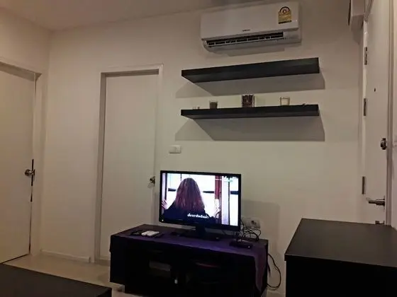 1 Bedroom Apartment with Pool Access