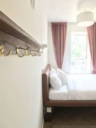 Design Tek Büyük Yataklı Oda, 1 Büyük (Queen) Boy Yatak, Sigara İçilmez