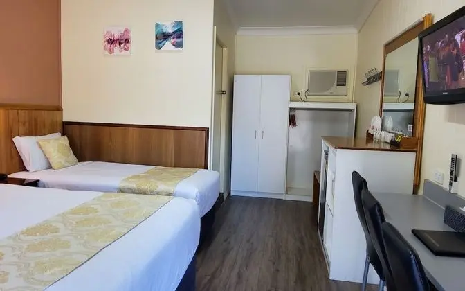 İki Ayrı Yataklı Oda, Özel Banyo, Zemin Kat