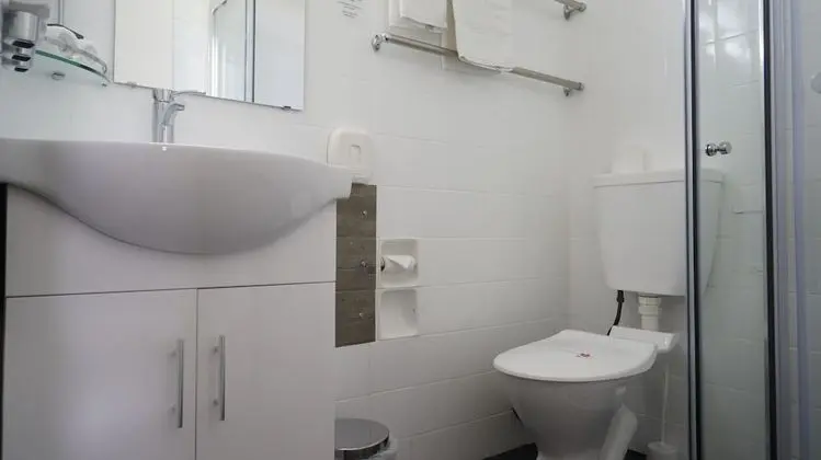 Tek Büyük Yataklı Oda, 1 Büyük (Queen) Boy Yatak, Özel Banyo, Zemin Kat