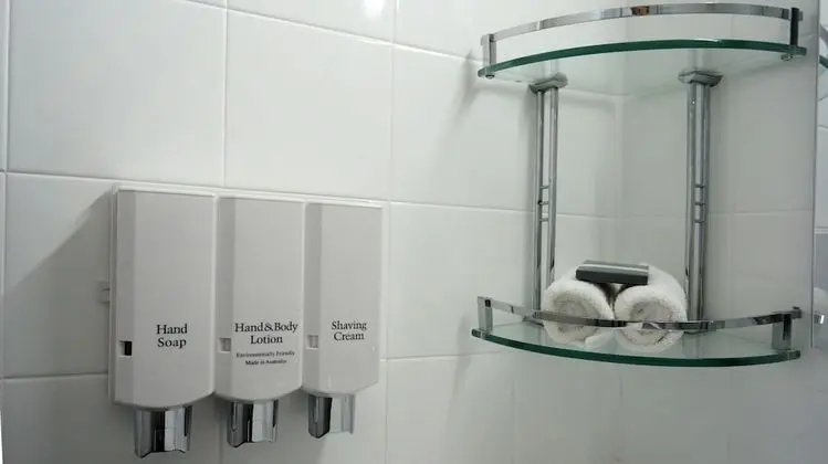 Tek Büyük Yataklı Oda, 1 Büyük (Queen) Boy Yatak, Özel Banyo, Zemin Kat