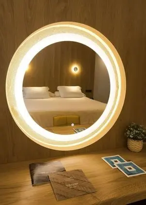 King Leiro Suite with Partial Sea Views