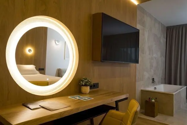 King Leiro Suite with Sea Views