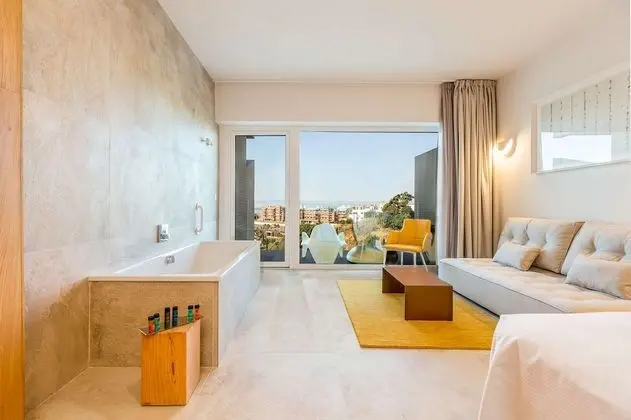 King Leiro Suite with Sea Views