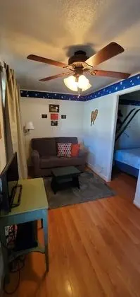 Standard Room with Queen bed