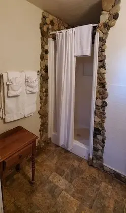 Standard Room with Queen bed