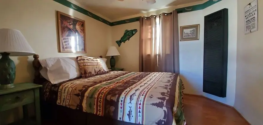 Standard Room with Queen and Double beds