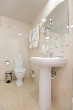 Tek Büyük veya İki Ayrı Yataklı Oda