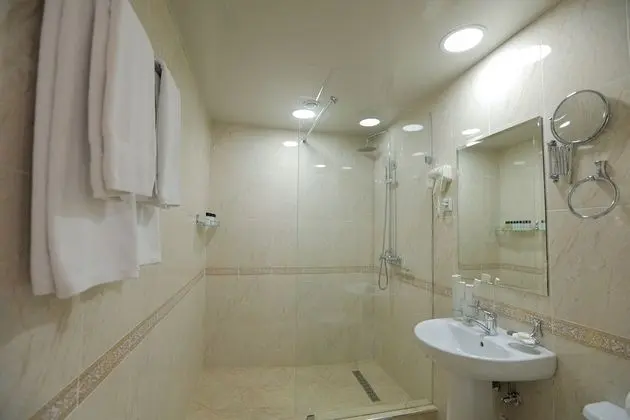 Tek Büyük veya İki Ayrı Yataklı Oda