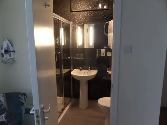 Tek Kişilik Oda, Banyolu/Duşlu