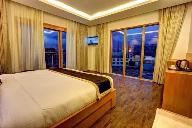 Grandeur Room (Hemta Peak Balcony)
