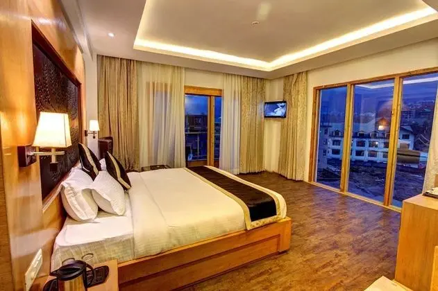Grandeur Room (Hemta Peak Balcony)