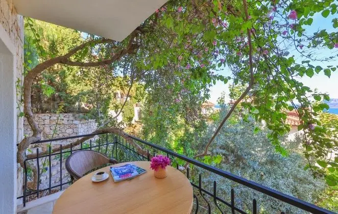 Deluxe Oda, Kısmi Deniz Manzaralı, Balkonlu