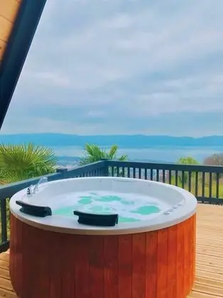 Bungalow, Göl Manzaralı, Isıtmalı Özel Havuzlu