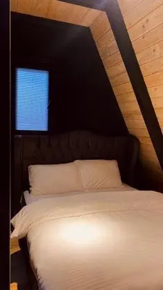 Bungalow, Göl Manzaralı, Isıtmalı Özel Havuzlu