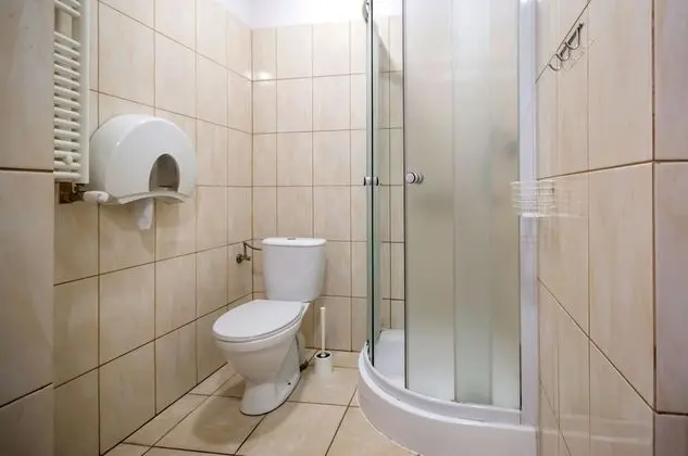 Economy Üç Kişilik Oda, Ortak Banyo