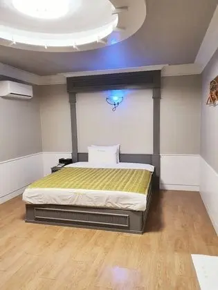 Standard Oda, 1 Büyük (Queen) Boy Yatak