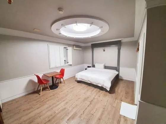 Standard Oda, 1 Büyük (Queen) Boy Yatak