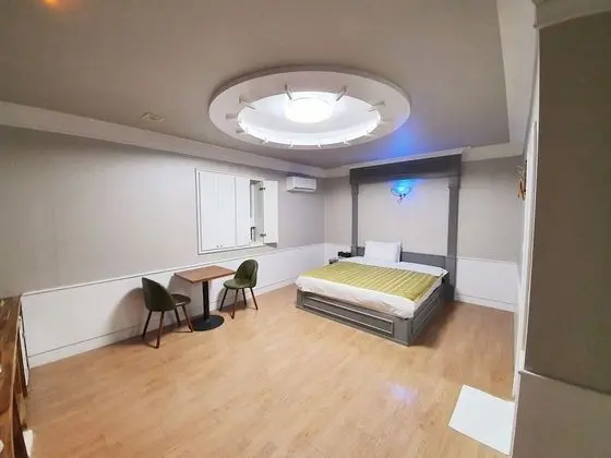 Standard Oda, 1 Büyük (Queen) Boy Yatak