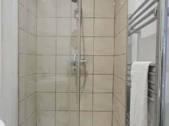 Tek Büyük Yataklı Oda, Banyolu/Duşlu