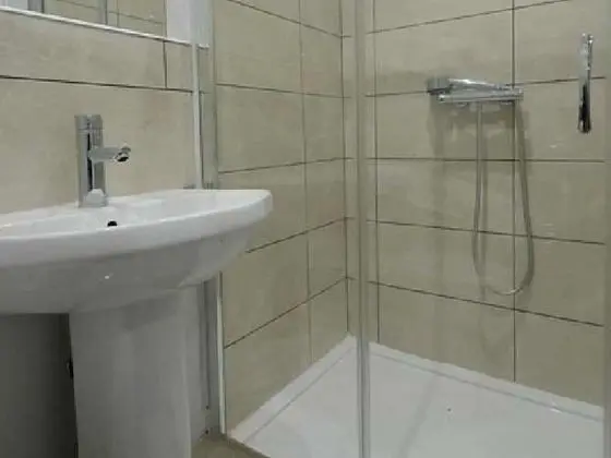 Tek Büyük Yataklı Oda, Banyolu/Duşlu