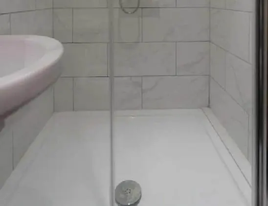 Tek Büyük Yataklı Oda, Ortak Banyo