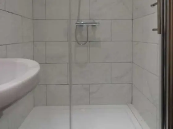 Tek Büyük Yataklı Oda, Ortak Banyo