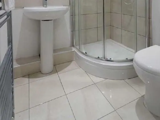 Tek Büyük Yataklı Oda, Ortak Banyo
