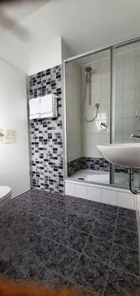 Business Tek Büyük Yataklı Oda