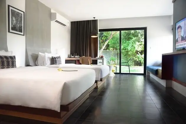 Deluxe Suite, 2 Single Bed with Sofa bed, Non Smoking, Garden View