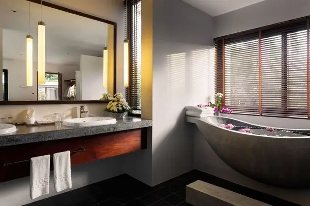 Deluxe Suite, 2 Single Bed with Sofa bed, Non Smoking, Garden View