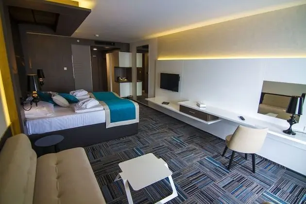 Deluxe Üç Kişilik Oda, Balkon, Şehir Manzaralı